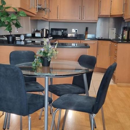 Luxury Waterside Apartment Canary Wharf London Exteriör bild