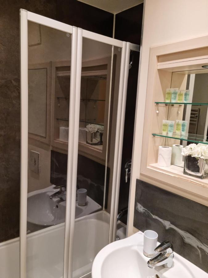 Luxury Waterside Apartment Canary Wharf London Exteriör bild