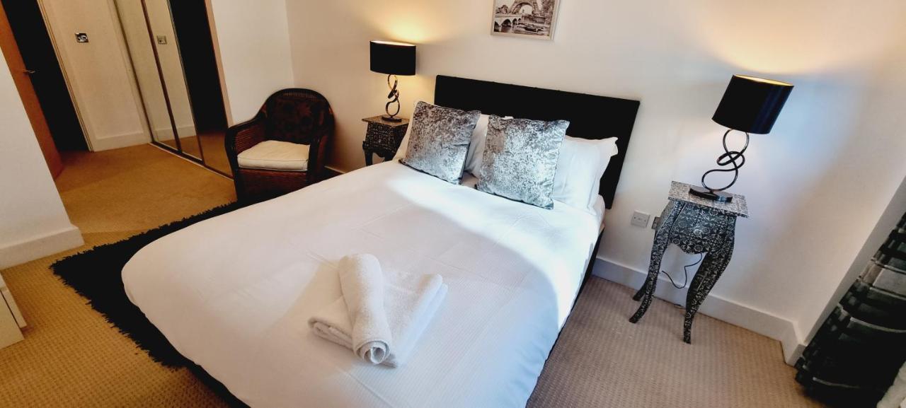 Luxury Waterside Apartment Canary Wharf London Exteriör bild