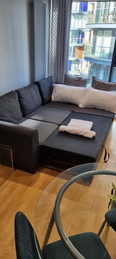 Luxury Waterside Apartment Canary Wharf London Exteriör bild
