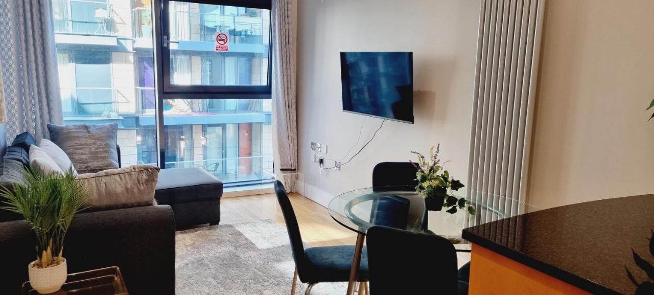 Luxury Waterside Apartment Canary Wharf London Exteriör bild