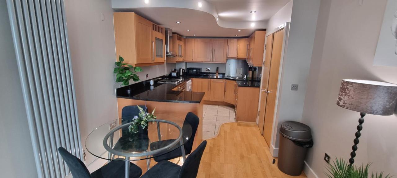 Luxury Waterside Apartment Canary Wharf London Exteriör bild