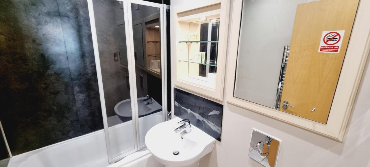 Luxury Waterside Apartment Canary Wharf London Exteriör bild